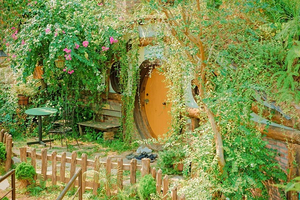 HOBBIT HOUSE - U Lesa