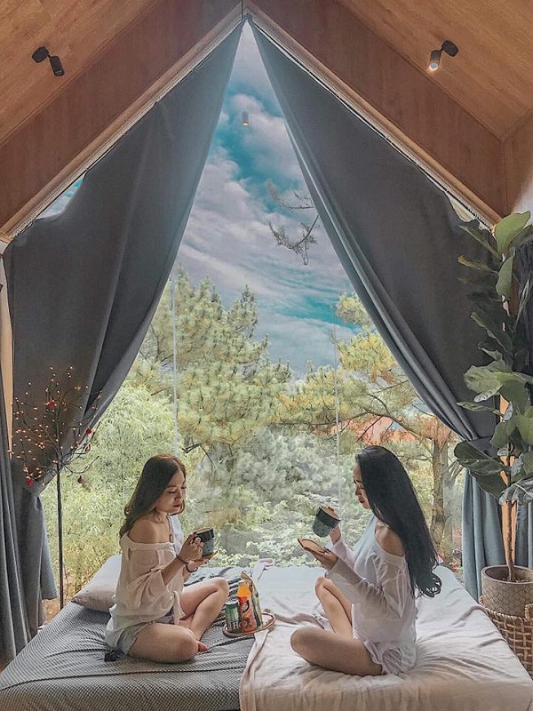 nh&agrave; b&ecirc;n rừng s&oacute;c sơn