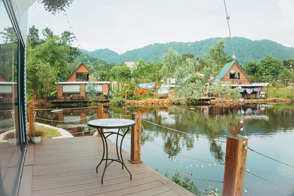 Nh&agrave; b&ecirc;n hồ - ULesa Villa