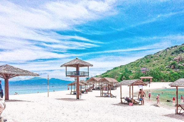 đặt tour du lịch b&atilde;i tắm đ&ocirc;i nha trang