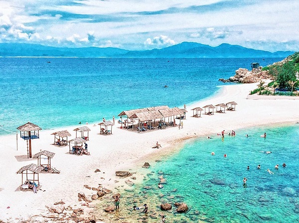 b&atilde;i tắm đ&ocirc;i nha trang
